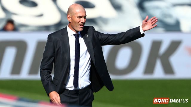 Zidane bắt đầu với sự nghiệp làm HLV bằng vai trò trợ lý bóng đá Zidane bắt đầu với sự nghiệp làm HLV bằng vai trò trợ lý bóng đá