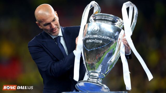 Zidane giành được nhiều giải thưởng danh giá trong suốt sự nghiệp của mình Zidane giành được nhiều giải thưởng danh giá trong suốt sự nghiệp của mình