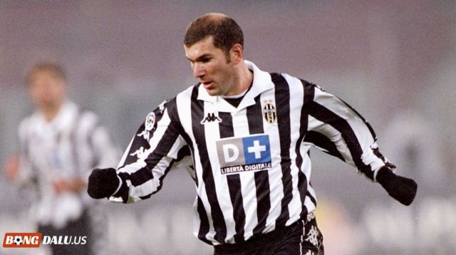 Zinédine Zidane đã giúp CLB Juventus gặt hái được nhiều thành công Zinédine Zidane đã giúp CLB Juventus gặt hái được nhiều thành công